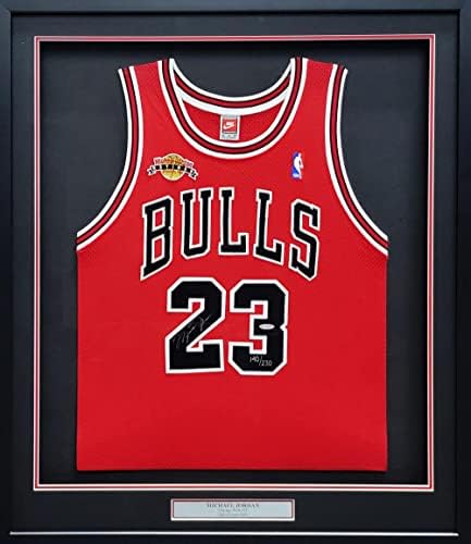 Chicago Bulls Michael Jordan İmzalı Çerçeveli Kırmızı Nike Forması Emeklilik Yamalı 140/230 UDA Holo BAF98077-İmzalı