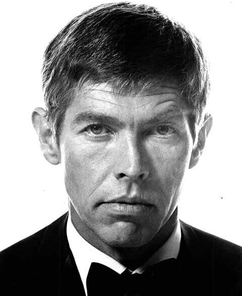 James Coburn portresi smokin 1966'da Çakmaktaşı gibi 8x10 inç fotoğraf